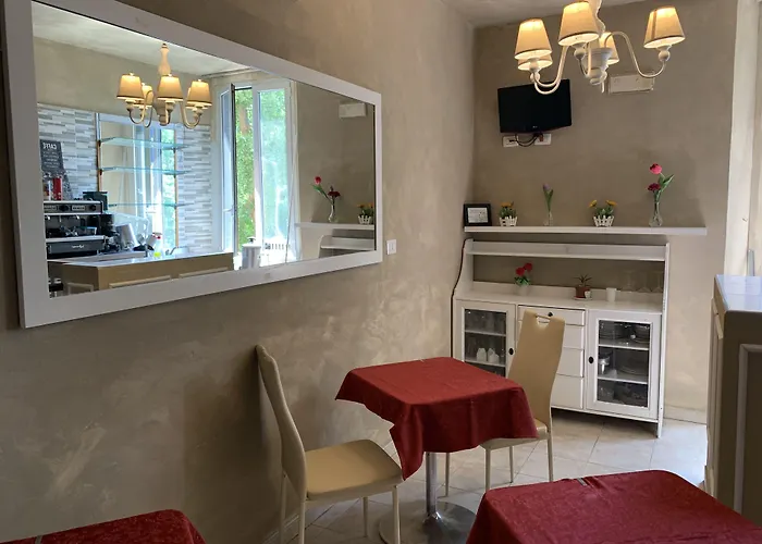 Aurelia מלון 2*